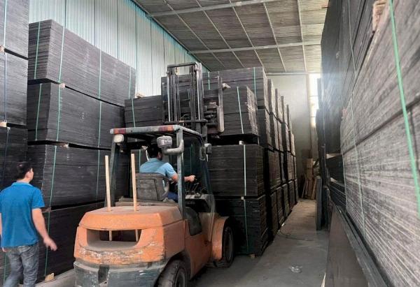 Ván ép phủ phim Vinh Chính